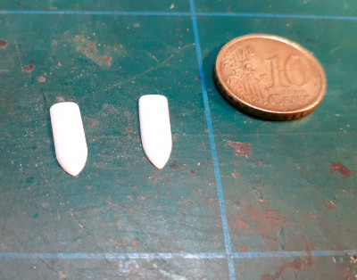 Toto sú tie mnou vyrobené. Vďaka nejakému klamu šošovky (fotené mobilom) vyzerajú, akoby neboli rovnaké, ale v skutočnosti sú s minimálnymi odchýlkami.