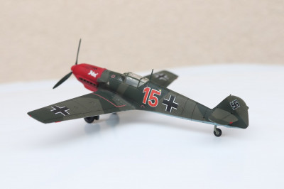 Bf109E1_red15_1.jpg