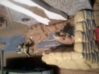 Krycí palba pro zdravotníka + na pozadí raněný kolega