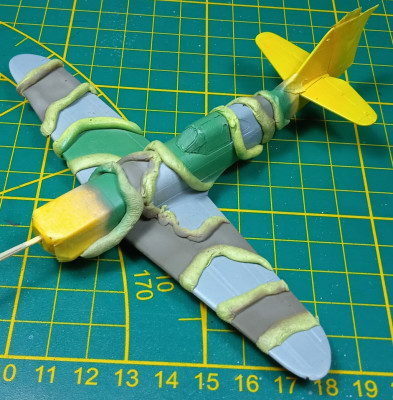 S tou zelenou jsi nejsem moc jistý. Je ze sady od Agamy na fr.letectvo.