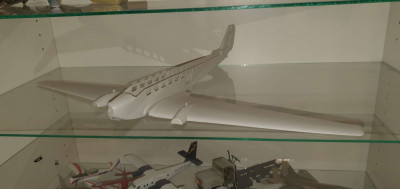 Nejdříve bylo třeba vyzkoušet, zda se vejde do vitríny