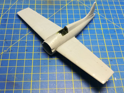 Arma FM 2 jen sesazená dohromady, nejdřív tam narvu podvozek.