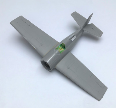 Schránka na člun by tam správně neměla být. Zjistil jsem to ze zdejší diskuze pozdě. Tak už jsem ji tam nechal. Snad nebude v té tmavé kamo tak patrná.