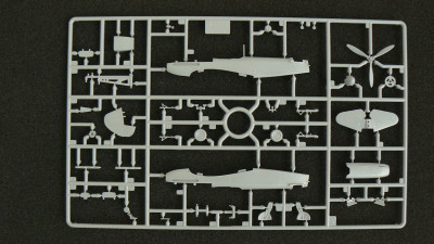 Jak-9D 03.jpg