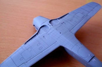 křídla nacvakaná na trup jsou zatím jen na sucho