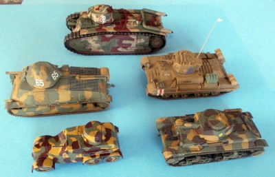 Srovnání velikostí vše 1:72. Čím jsme mohli dát Dolfovi přes hubu, kdyby se naši slavní spojenci neposrali.