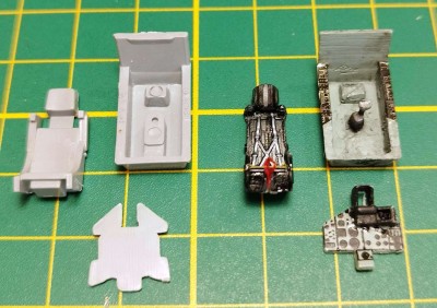 vlevo to co je ve stavebnici Zvezda, vpravo výsledek