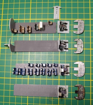 Vnitřky - shora dolů Papuga, Téčko, Civil, Kolomna