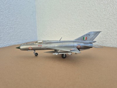 MiG2105.jpg
