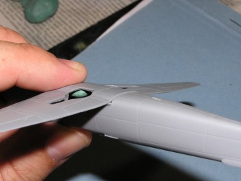 stavba - slícování křídla s trupem3.jpg