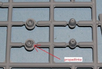 dále je potřeba prohloubit otvory ve výtokových tryskách a zatmelit propadliny v čelních prstencích