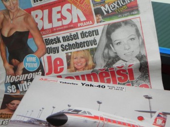 SNÍMEK KRABKY S DNEŠNÍMA NOVINAMA JAK BYLO V PRAVIDLE :-D DOUFÁM ŽE BLESK BUDE STAČIT:-D
