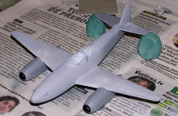 ...dodělány i poněkud kostrbaté výstřelné otvory pro Hispanky