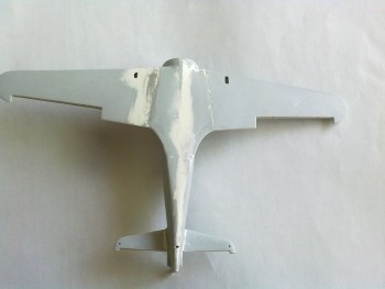 Vybrúsené spodné plochy + brúsená strieborná farba na škrabance.