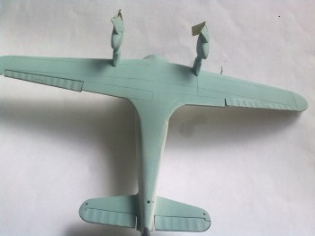 Spodné plochy modrou.