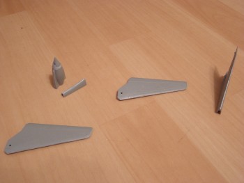 Nahrubo zatmelené díly-většina tmelu stejně po vybroušení zmizí