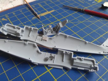 kokpit pred surfom. prerobena priehradka na mapy a vyrobene to cudo na pravej strane