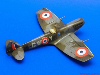 SpitfireIX_AZ_90.jpg