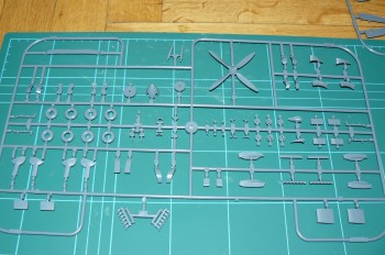 Náhled na rámeček - všimněte si jen jednoho druhu kanónu, podle návodu by tam měly být krátké hlavně - nepotřebné pro obtisková kamuflážní schémata -nicméně-nejsou tam !