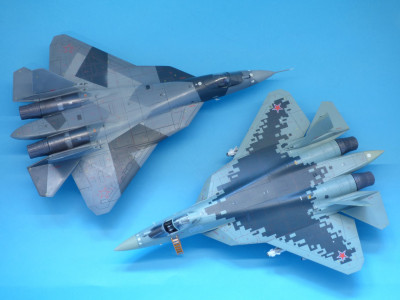 Suchoj Su-57 "Felon" + Suchoj T-50-1 "51" (nová a stará Zvezda)
