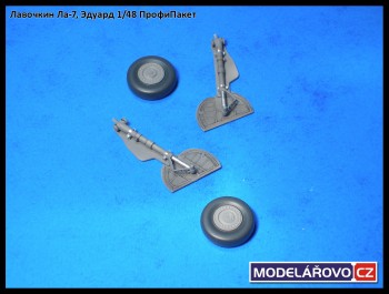 Doplněny pásky držící kryty.