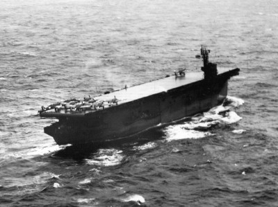 USS_Nassau_(ACV-16)_underway_off_Attu_in_May_1943.jpg