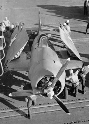 Grumman-F4F-4-Wildcat-VF-9-Black-9F2-CV-4-USS-Ranger-Oct-1942-01.jpg