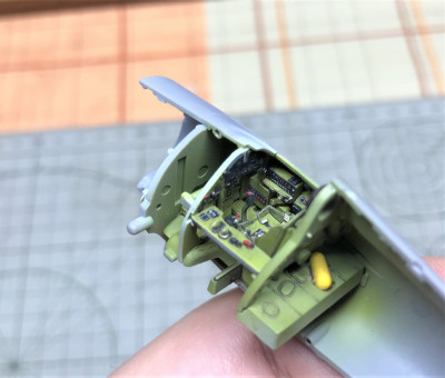 Překvapilo mě, jak dobře ve finále kokpit vypadá pouze ze stavebnice a trochy pečlivosti.