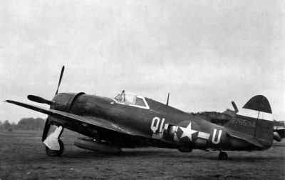 P-47D_42-76594_Malcolm_Hood_Zombie_QI-U_Cpt_Ronald_Upp.jpg