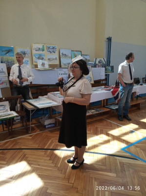 S četníky i elegantní dáma byla .