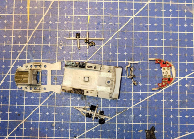 Kokpit před sestavením