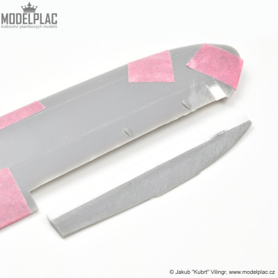 tak jsem to odřezal, doplnil plastem a vybrousil spolu s vydlabáním vnitřku křídla