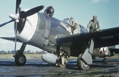 42-7977-P-47D-Thunderbolt-56FG61FS-HVD-In-The-Mood-Gerald-W-Johnson-FRE5576.jpg