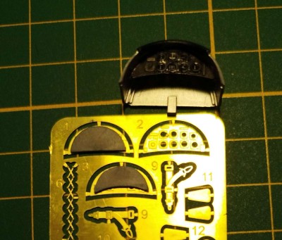 nahoře pro srovnání dvaatřicetinová palubka z ICM