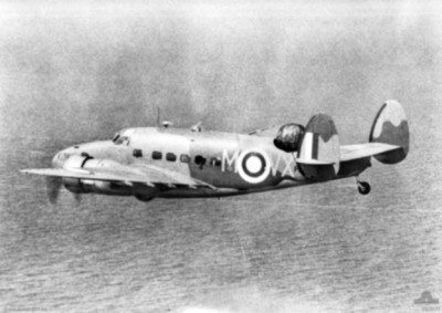 Lockheed_Hudson_206_Sqn_in_flight_1940.jpg
