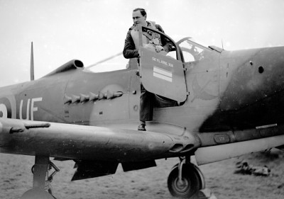 Airacobra_601sq_AH601_aug41-fa_18204s.jpg