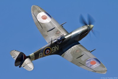Spitfire_TE184_9NB_3.jpg