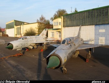 mig21pf-0302-czech-air-force-cef-praha-letnany-lklt.jpg