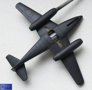 1/144, pokus o detaily v šachtě podvozku