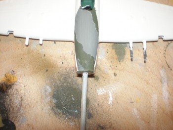 A tu zas vidieť strhnutú zelenú a potečenú sivú