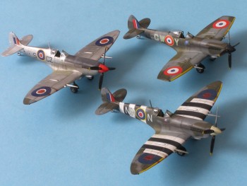 Hotová trojička na skupinovej fotke