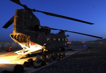 A15-103_Australian_CH-47D_Chinook_helicopter_1_Master.jpg